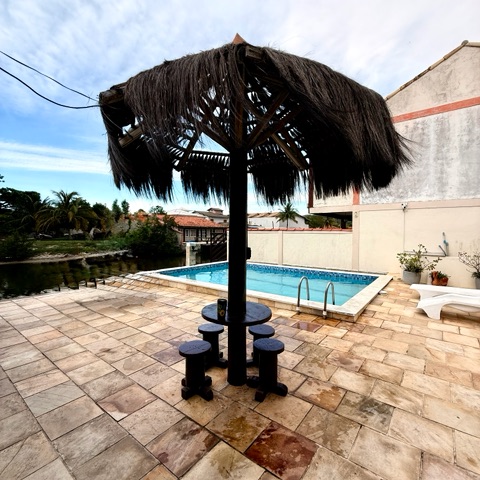 Casa com 1400m² 2 quartos e 2 banheiros, à venda, no bairro Ogiva em Cabo Frio