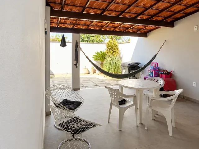 Casa com 240m² 3 quartos e 3 banheiros, à venda, no bairro Parque Jóquei Club em Campos dos Goytacazes