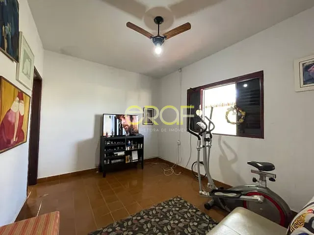 Casa com 420m² 3 quartos e 2 banheiros, à venda, no bairro Centro em Formosa