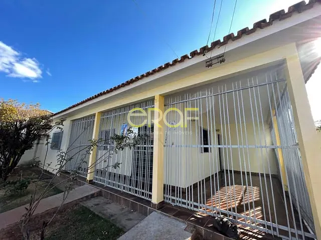 Casa com 420m² 3 quartos e 2 banheiros, à venda, no bairro Centro em Formosa