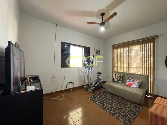 Casa com 420m² 3 quartos e 2 banheiros, à venda, no bairro Centro em Formosa