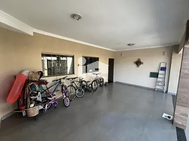 Casa com 300m² 3 quartos e 4 banheiros, à venda, no bairro Roland Garden em Rolândia