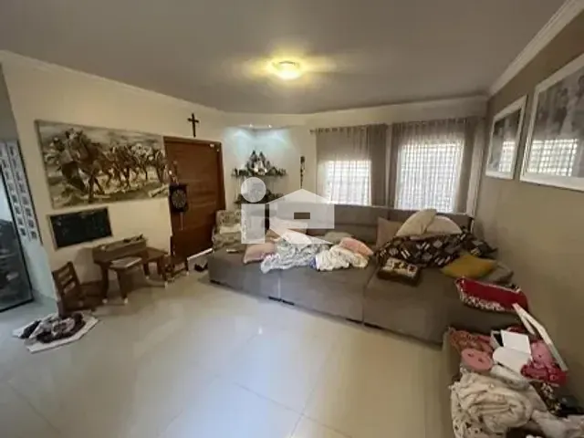 Casa com 300m² 3 quartos e 4 banheiros, à venda, no bairro Roland Garden em Rolândia