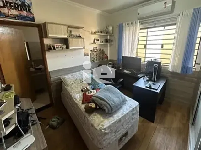 Casa com 300m² 3 quartos e 4 banheiros, à venda, no bairro Roland Garden em Rolândia