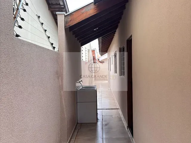 Casa com 100m² 3 quartos e 1 banheiro, para alugar, no bairro Jardim Octávio Locatelli em Rolândia