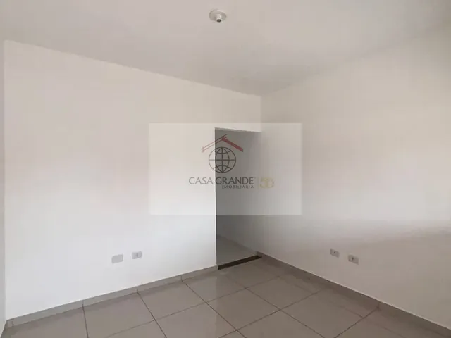 Casa com 100m² 3 quartos e 1 banheiro, para alugar, no bairro Jardim Octávio Locatelli em Rolândia
