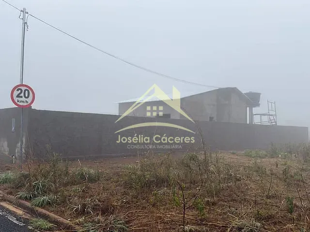 Casa com 360m² 2 quartos e 2 banheiros, à venda, no bairro MIRA FLORES em Chapada dos Guimarães
