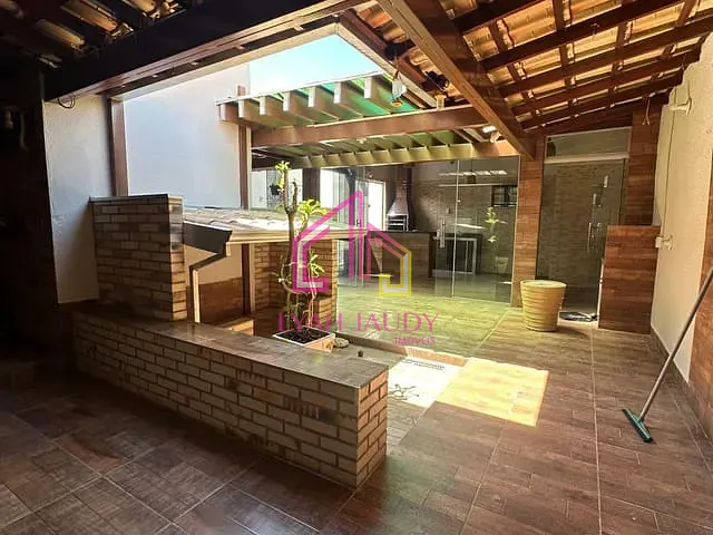 Casa com 250m² 3 quartos e 2 banheiros, à venda, no bairro Recanto dos Pássaros em Cuiabá