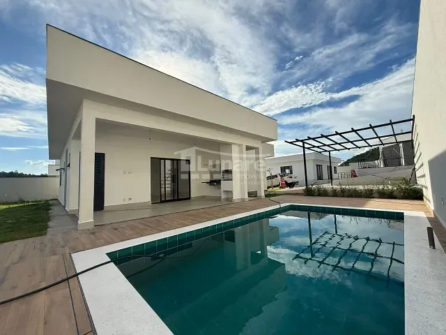 Casa com 400m² 3 quartos e 2 banheiros, à venda, no bairro itapema em Guararema