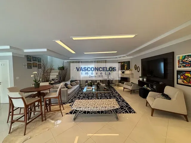 Casa com 980m² 5 quartos e 4 banheiros, à venda, no bairro Jardim das Colinas em São José dos Campos