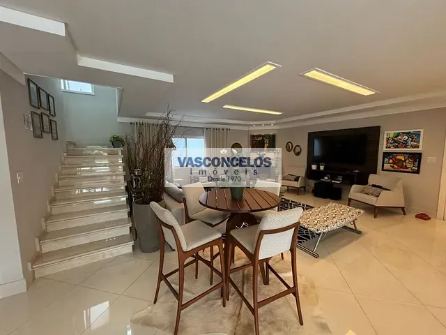 Casa com 980m² 5 quartos e 4 banheiros, à venda, no bairro Jardim das Colinas em São José dos Campos