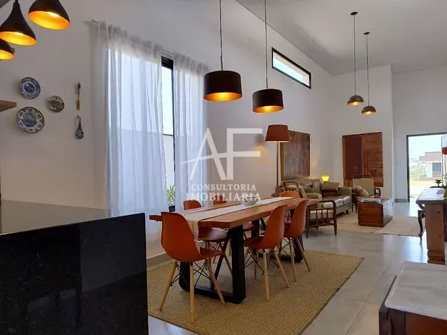 Casa com 300m² 3 quartos e 2 banheiros, à venda, no bairro Parque Residencial Maria Elmira em Caçapava
