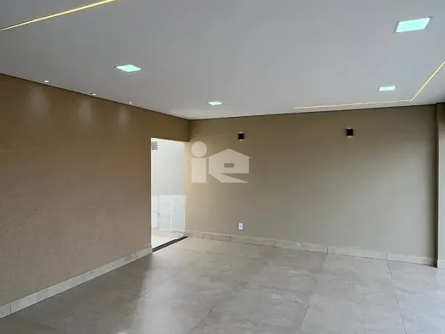 Casa 3 quartos e 2 banheiros, à venda, no bairro Jardim Nobre em Rolândia