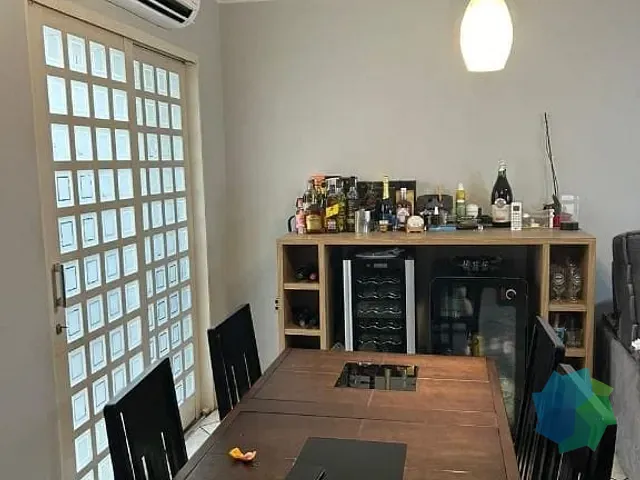 Casa com 250m² 3 quartos e 2 banheiros, à venda, no bairro Jardim Regente em Indaiatuba