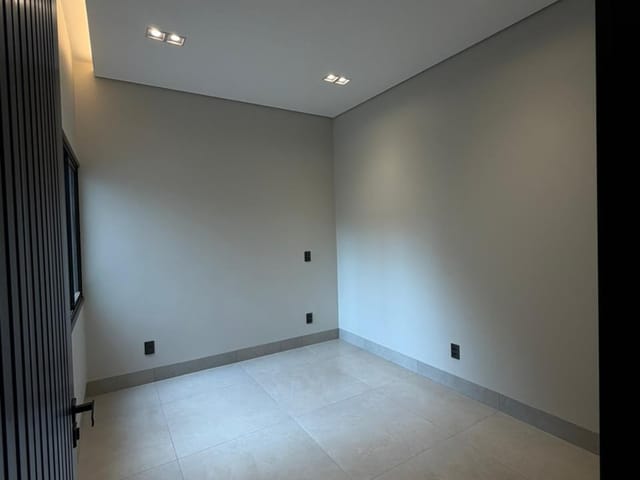 Casa com 250m² 3 quartos e 1 banheiro, à venda, no bairro Quatro Estações Boulevard em Sinop