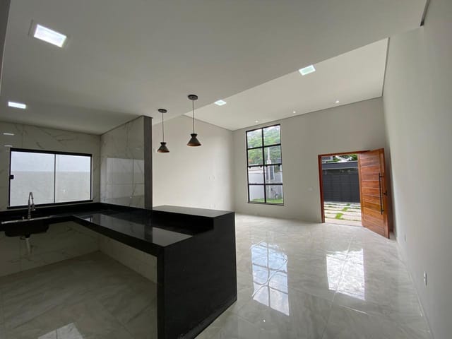 Casa com 300m² 3 quartos e 4 banheiros, à venda, no bairro Jardim Atlântico Oeste (Itaipuaçu) em Maricá