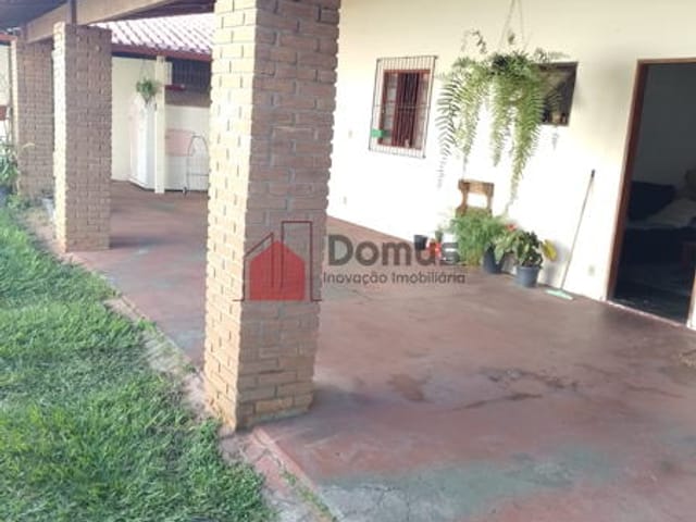 Casa à venda, no bairro São Benedito em Pindamonhangaba