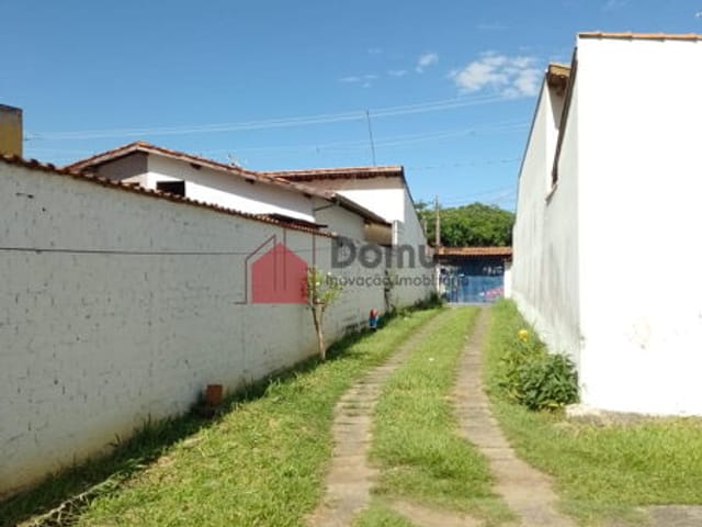 Casa à venda, no bairro São Benedito em Pindamonhangaba