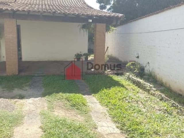 Casa à venda, no bairro São Benedito em Pindamonhangaba