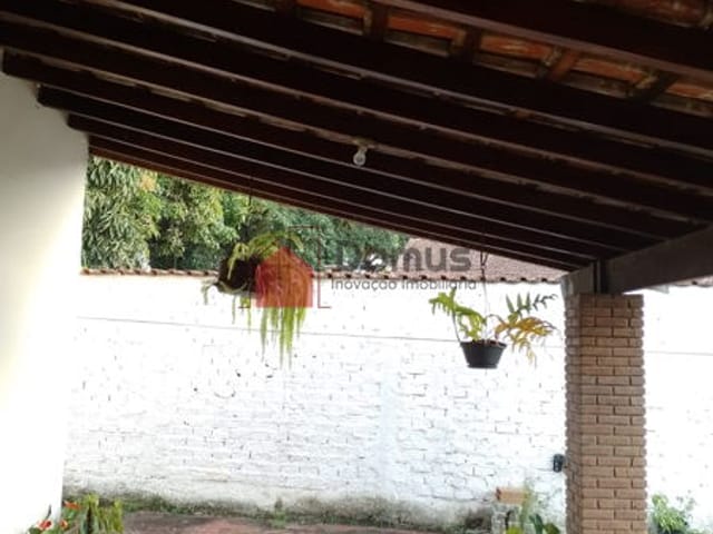 Casa à venda, no bairro São Benedito em Pindamonhangaba