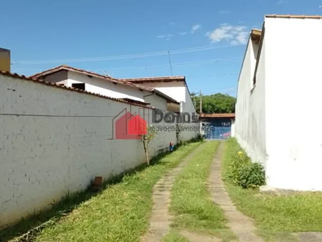 Casa à venda, no bairro São Benedito em Pindamonhangaba