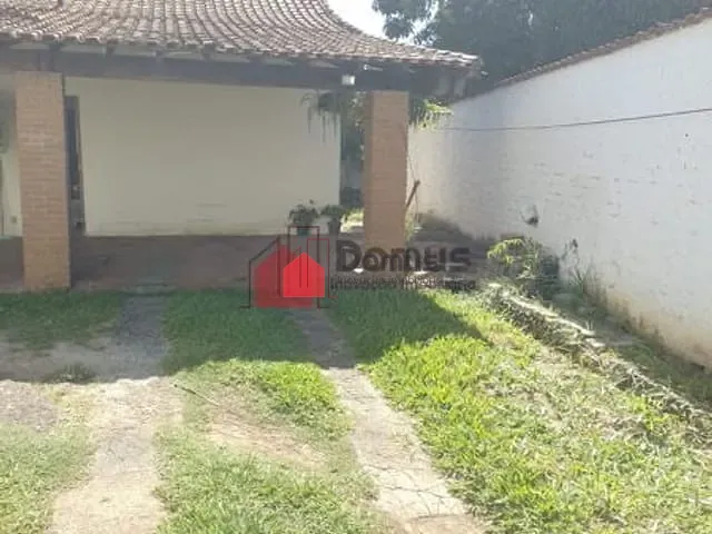 Casa à venda, no bairro São Benedito em Pindamonhangaba