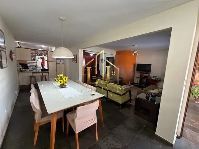 Casa com 360m² 4 quartos e 3 banheiros, à venda, no bairro Jardim Tropical em Cuiabá