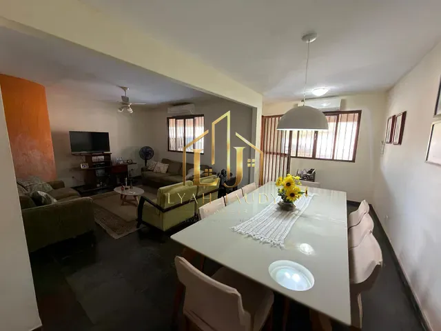Casa com 360m² 4 quartos e 3 banheiros, à venda, no bairro Jardim Tropical em Cuiabá
