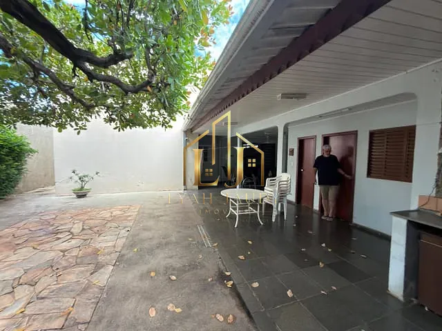 Casa com 360m² 4 quartos e 3 banheiros, à venda, no bairro Jardim Tropical em Cuiabá