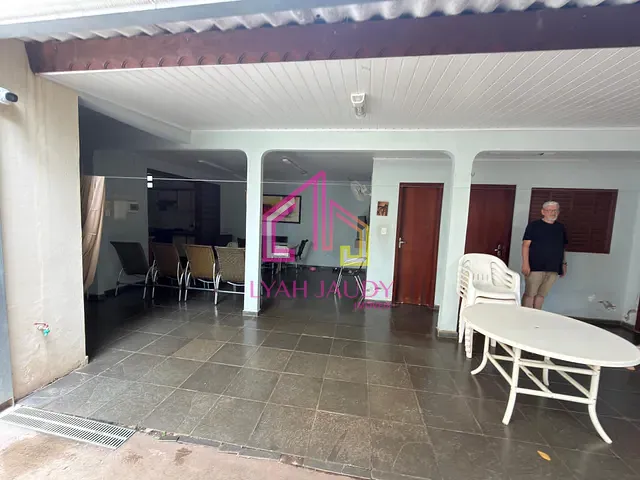 Casa com 360m² 4 quartos e 3 banheiros, à venda, no bairro Jardim Tropical em Cuiabá