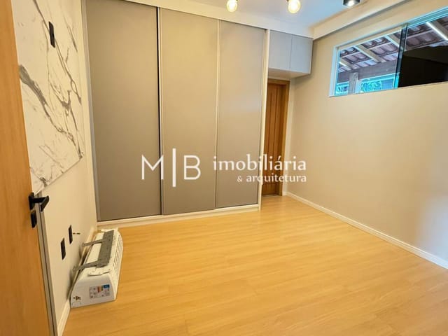 Casa 4 quartos e 2 banheiros, à venda, no bairro Jardim Fabiana em Lavras