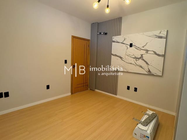 Casa 4 quartos e 2 banheiros, à venda, no bairro Jardim Fabiana em Lavras
