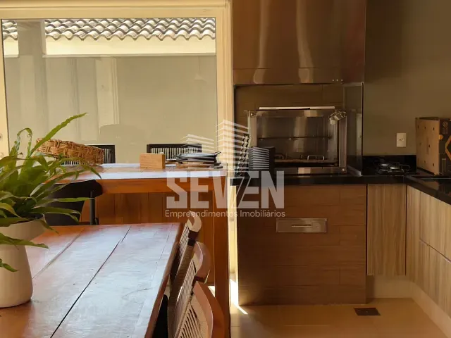 Casa com 448m² 4 quartos e 5 banheiros, à venda, no bairro Vila Aviaçao em Bauru