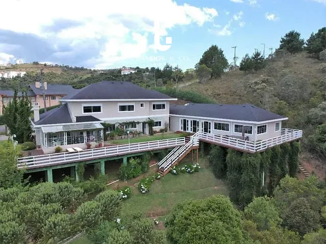 Casa com 2300m² 6 quartos e 8 banheiros, à venda, no bairro Condomínio Iporanga em Campos do Jordão