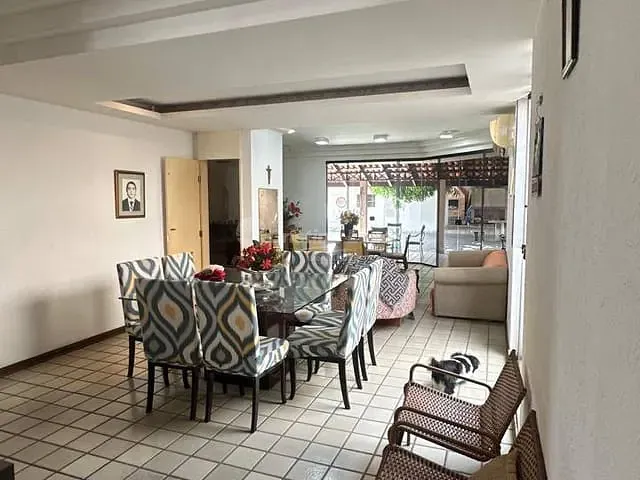 Casa com 765m² 4 quartos e 5 banheiros, à venda, no bairro Fátima em Teresina