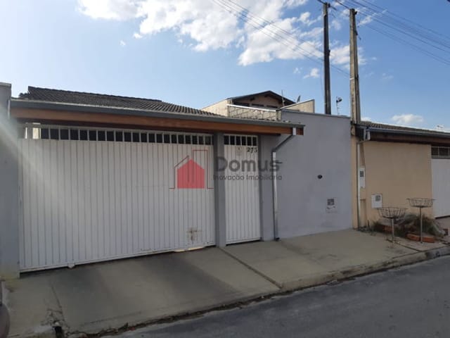 Casa com 200m², à venda, no bairro Parque das Palmeiras em Pindamonhangaba