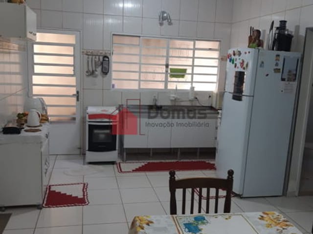 Casa com 200m², à venda, no bairro Parque das Palmeiras em Pindamonhangaba