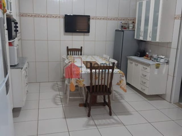 Casa com 200m², à venda, no bairro Parque das Palmeiras em Pindamonhangaba