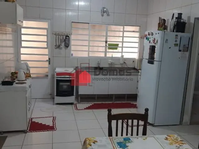 Casa com 200m², à venda, no bairro Parque das Palmeiras em Pindamonhangaba