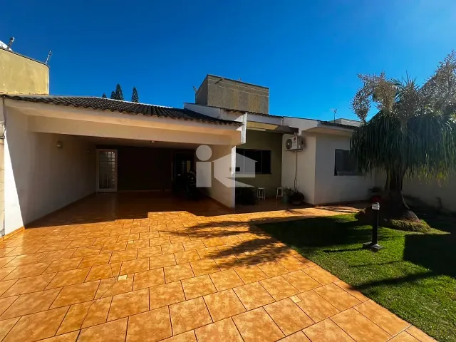Casa 3 quartos e 3 banheiros, à venda, no bairro Jardim Asteca em Rolândia