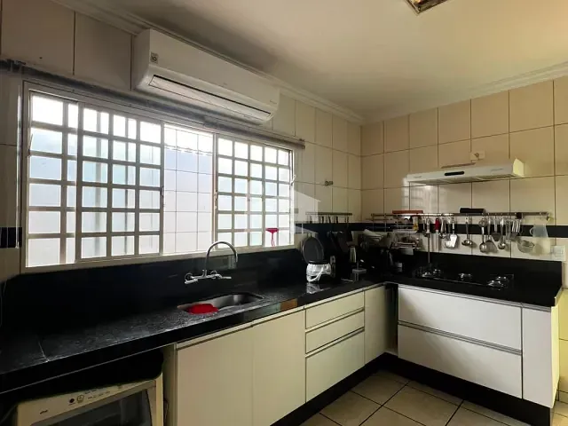 Casa 3 quartos e 3 banheiros, à venda, no bairro Jardim Asteca em Rolândia