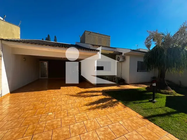 Casa 3 quartos e 3 banheiros, à venda, no bairro Jardim Asteca em Rolândia