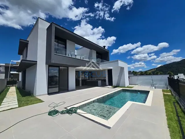 Casa com 464m² 4 quartos e 7 banheiros, à venda, no bairro Vila Maringá em Jundiaí