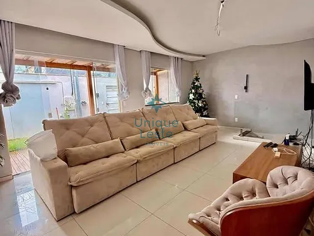 Casa com 200m² 4 quartos e 2 banheiros, à venda, no bairro Capitão Eduardo em Belo Horizonte