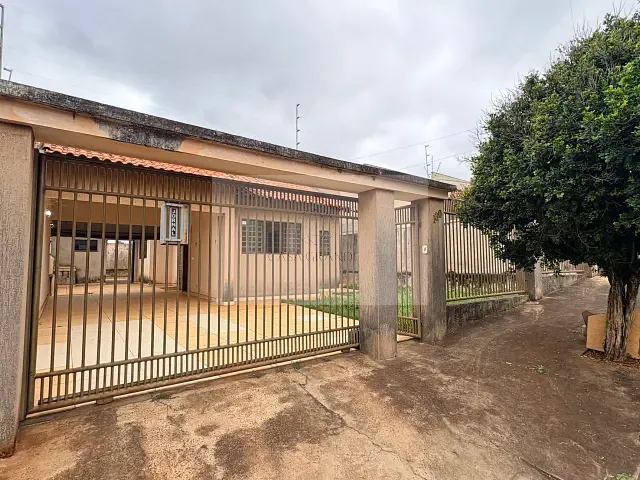 Casa com 300m² 3 quartos e 3 banheiros, à venda, no bairro Jardim Caviúna em Rolândia