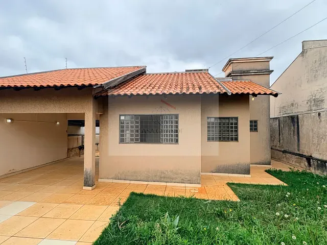 Casa com 300m² 3 quartos e 3 banheiros, à venda, no bairro Jardim Caviúna em Rolândia