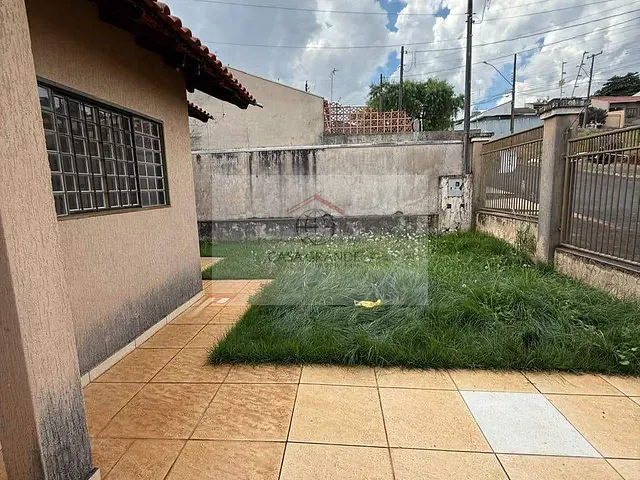 Casa com 300m² 3 quartos e 3 banheiros, à venda, no bairro Jardim Caviúna em Rolândia