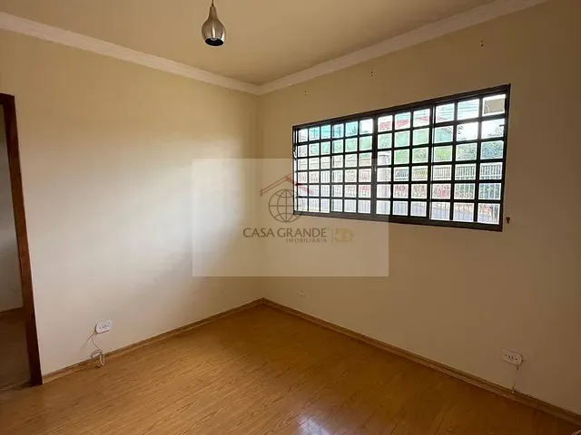Casa com 300m² 3 quartos e 3 banheiros, à venda, no bairro Jardim Caviúna em Rolândia