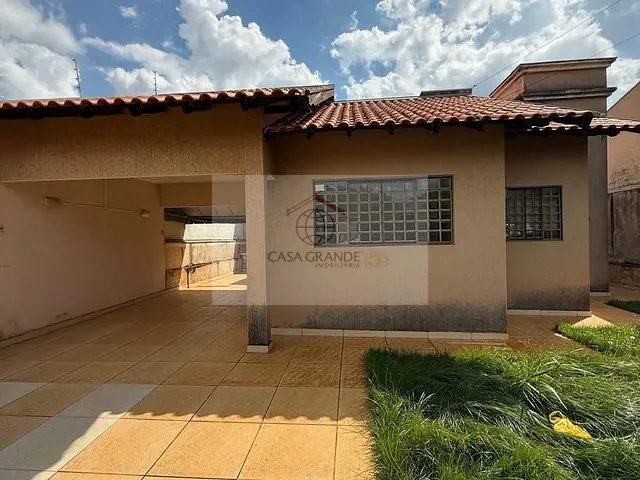 Casa com 300m² 3 quartos e 3 banheiros, à venda, no bairro Jardim Caviúna em Rolândia