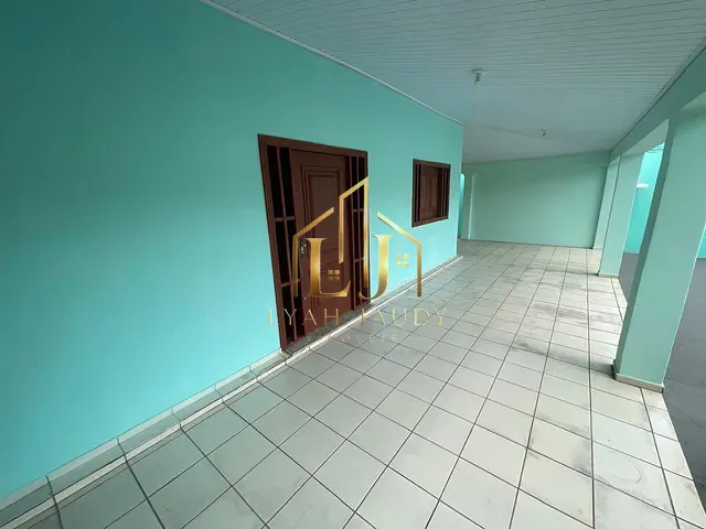 Casa com 360m² 3 quartos e 3 banheiros, para alugar, no bairro Jardim Tropical em Cuiabá